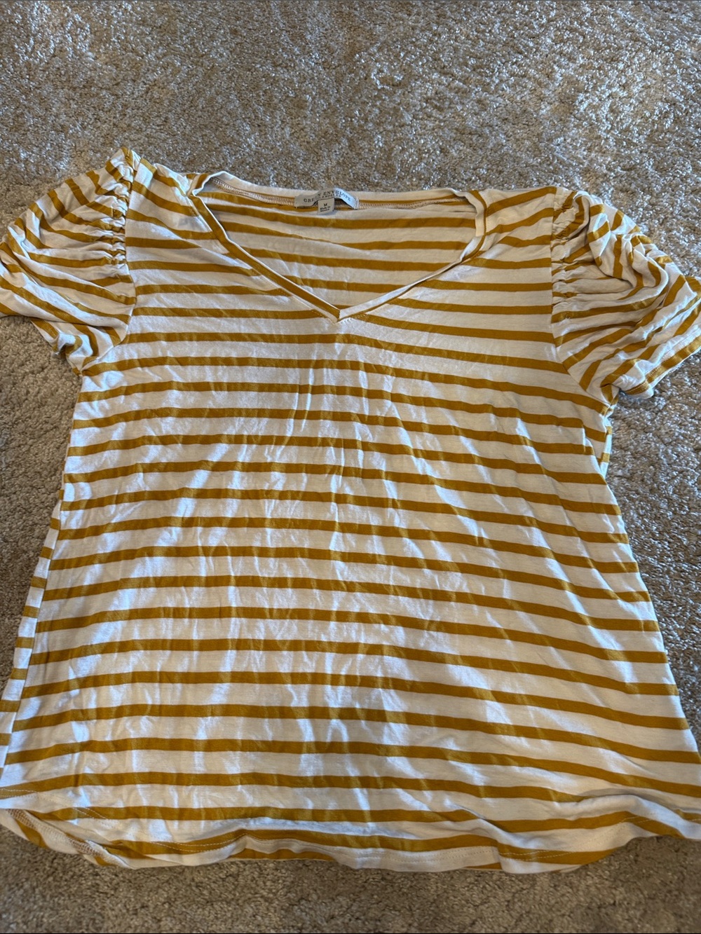 Size MED Striped V-Neck Short Sleeve Top in Mustard and White - Women